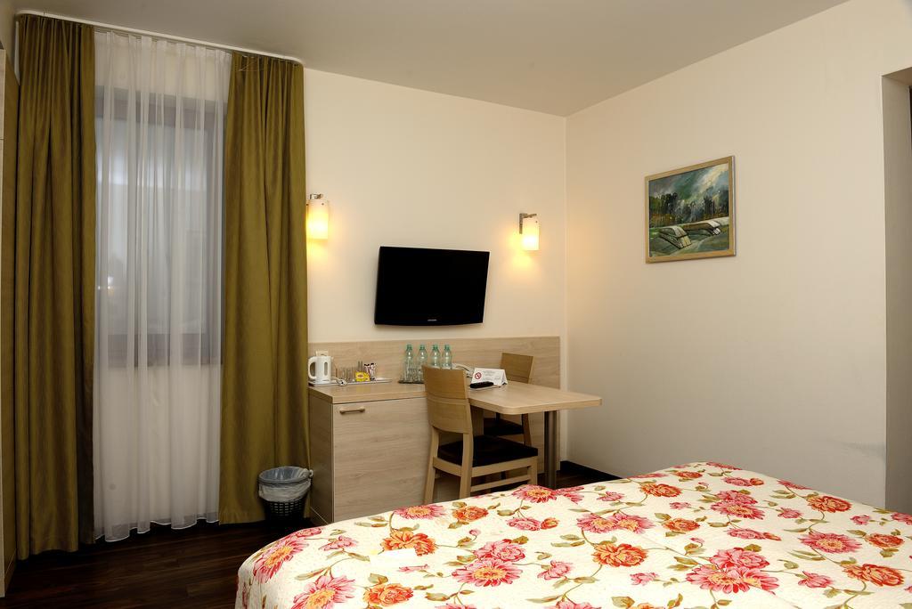 Hotel Nad Przelomem Sromowce Niżne Екстериор снимка